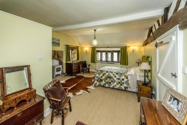 5 bed Detached for sale Image 11