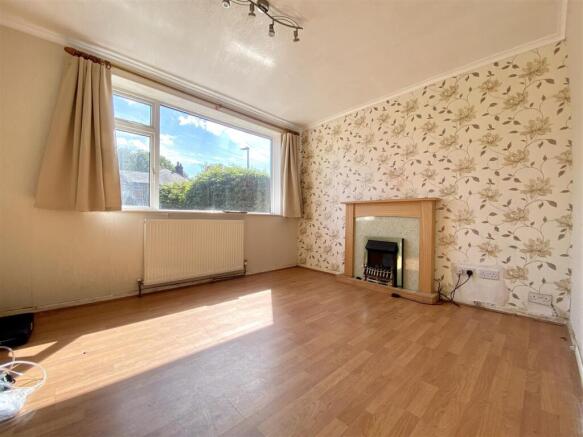 3 bed Semi-Detached for sale Image 2