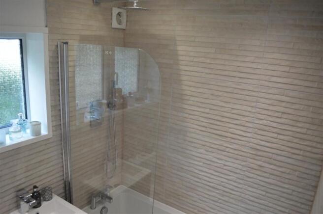 GROUND FLOOR / BATHROOM