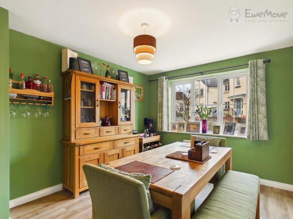 EWEMOVE SOUTH MOLTON - 42 BEECH GROVE