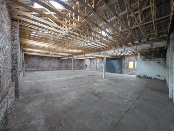 Spacious ready to move in Unit To Let 4 Evans Yar