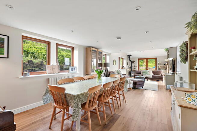 4 bed Semi-Detached for sale Image 8