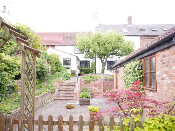 Front Garden' Garage