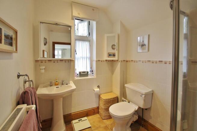 En-suite Shower Rm.JPG