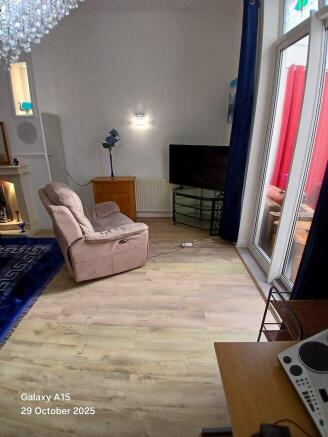 2 bed Flat to rent Image 4