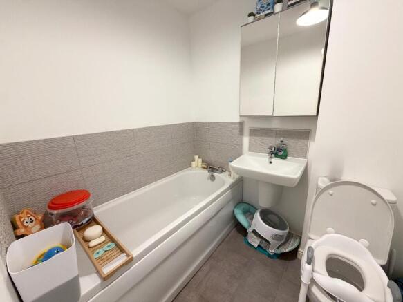 3 bed Semi-Detached for sale Image 8