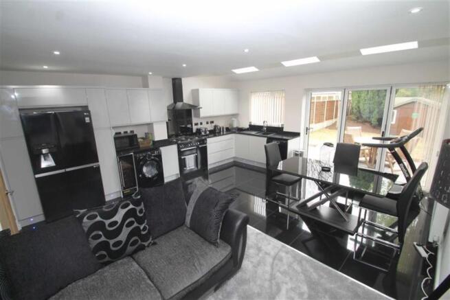 Newly Fitted Kitchen