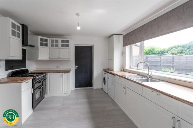 4 bed Detached for sale Image 10