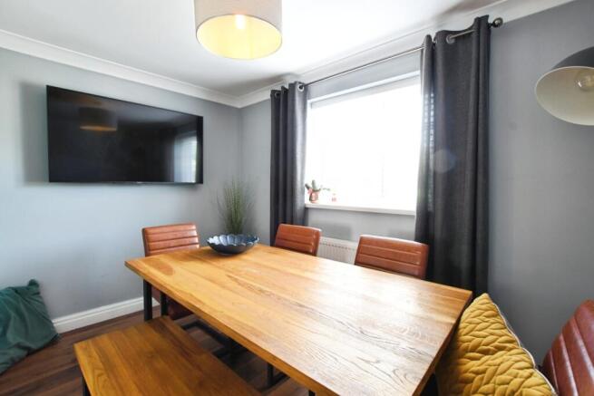 4 bed Semi-Detached for sale Image 7