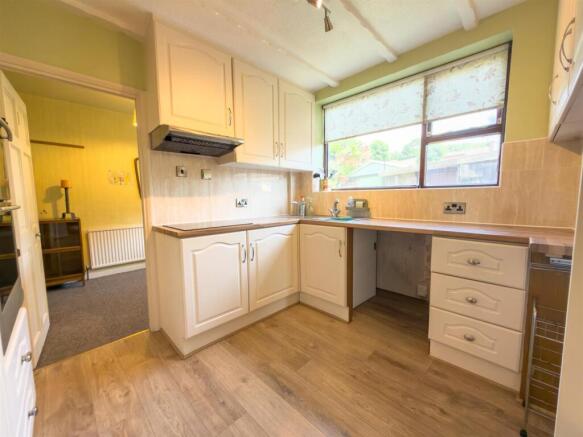 4 bed Semi-Detached for sale Image 8