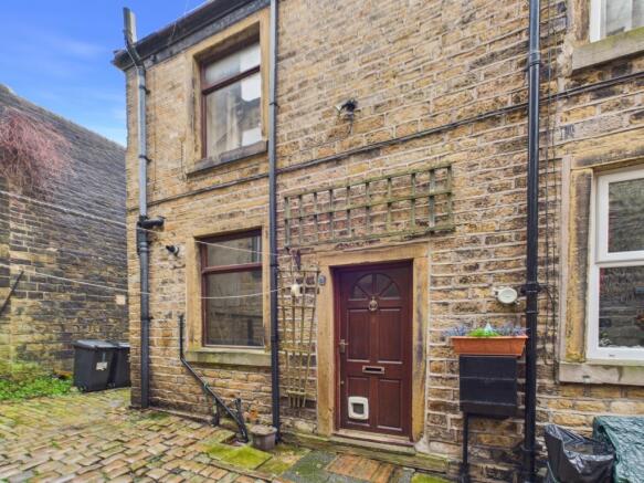 CAM03729G0-PR0210-STILL017