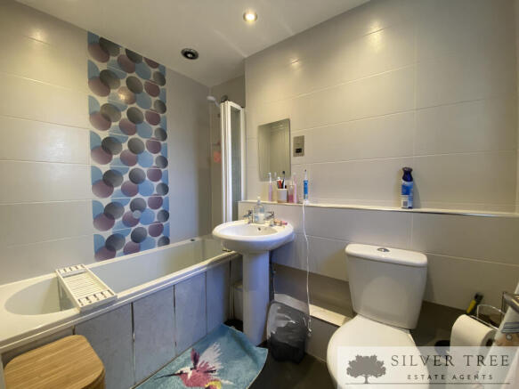 4 bed Detached for sale Image 12