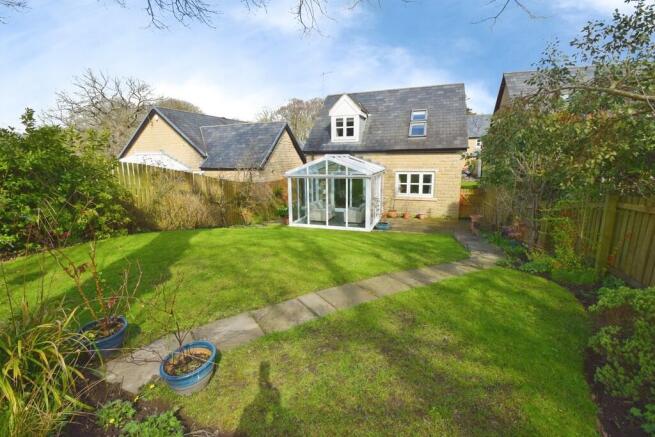 3 bed Detached for sale in shipley