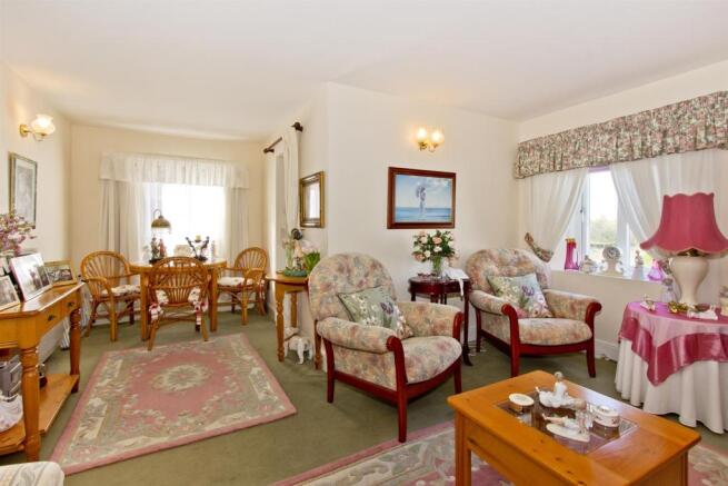 Living Room / Diner