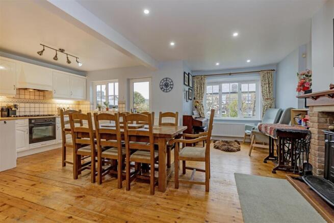 Dining Room-5.jpg