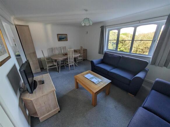 24 Marine Court L...