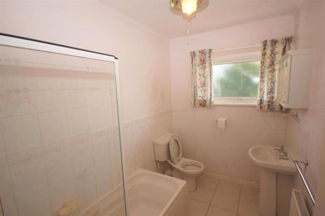 Main Bathroom.JPG