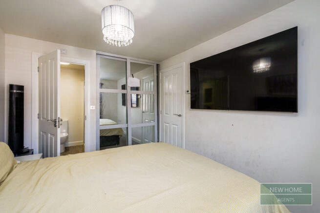 4 bed Detached for sale Image 8