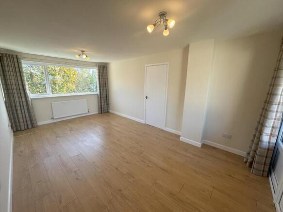 Living room pic 1.jpg