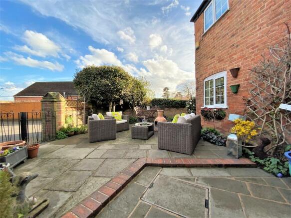 Delightful Private Seating Area 822