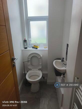 3 bed Flat to rent Image 5
