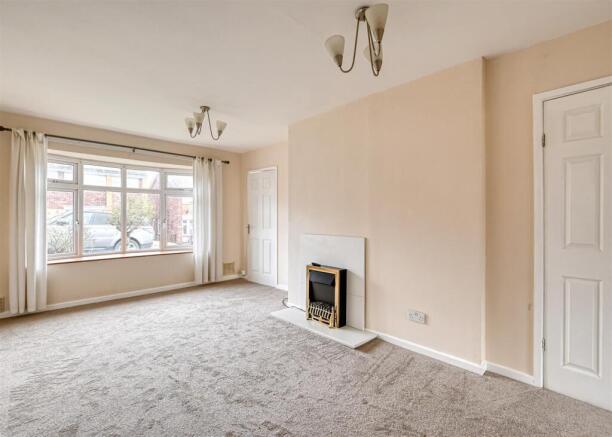 13 Queensway Drive-4.jpg