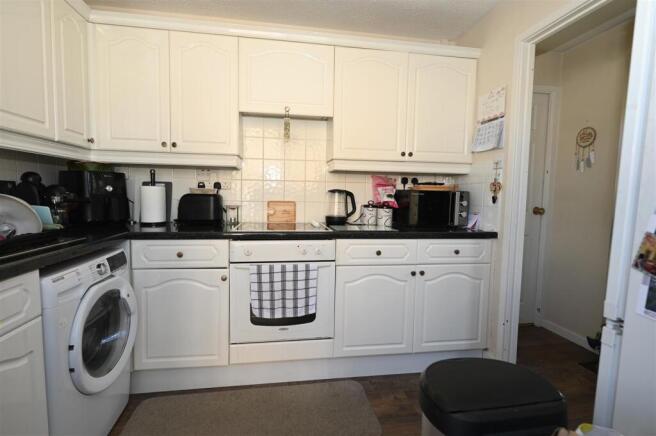 2 bed Semi-Detached Bungalow for sale Image 4