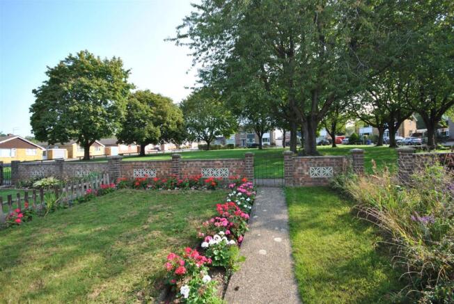 FRONT GARDEN
