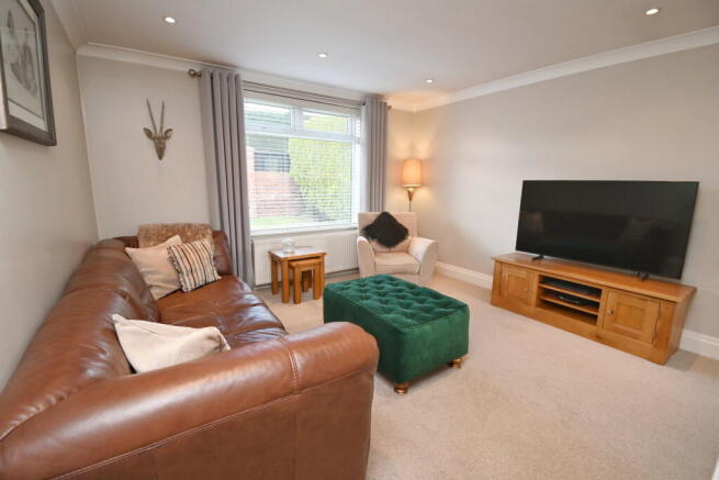 5 bed Detached for sale Image 12
