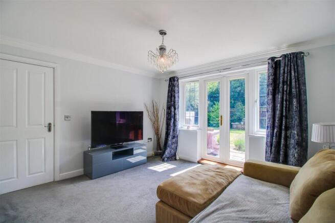 6 bed Detached for sale Image 5