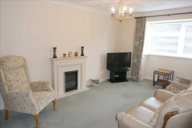 LOUNGE (Front):