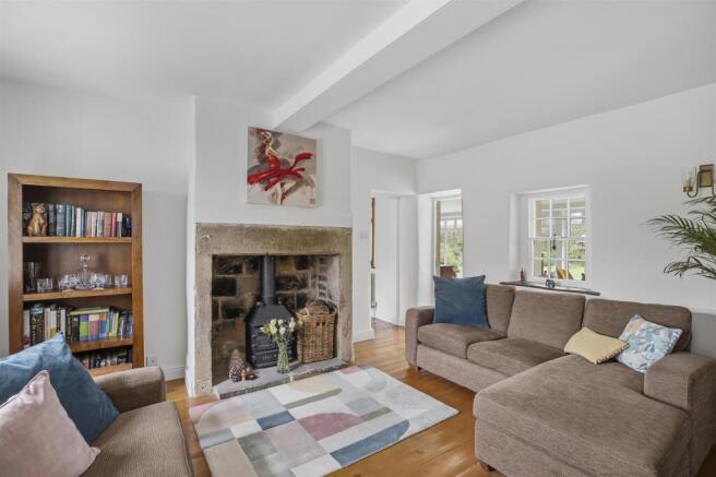 5 bed Detached for sale Image 6