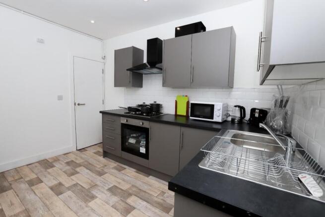 5 bed Terraced to rent Image 8