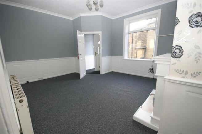 LIVING ROOM 2.JPG