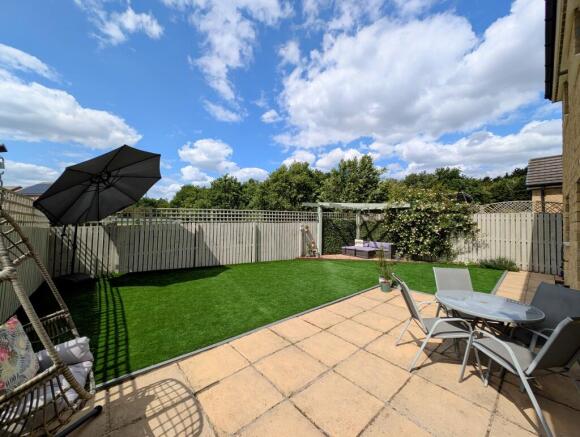 5 bed Detached for sale Image 4