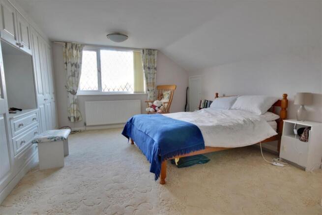 3 bed Semi-Detached Bungalow for sale Image 9