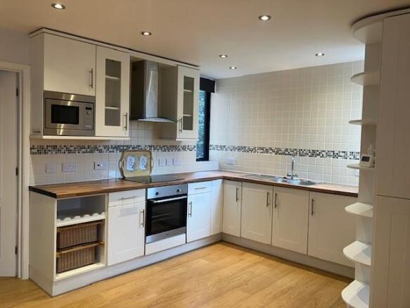 Kitchen 2.jpg