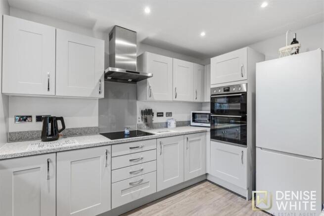Woodlark Close, Harpur Hill, Buxton, Derbyshire, SK17 9UR photo 3
