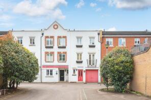 7, Edgar Wallace Close, London SE15 6HJ