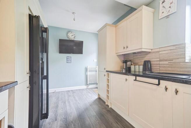 4 bed Semi-Detached for sale Image 9