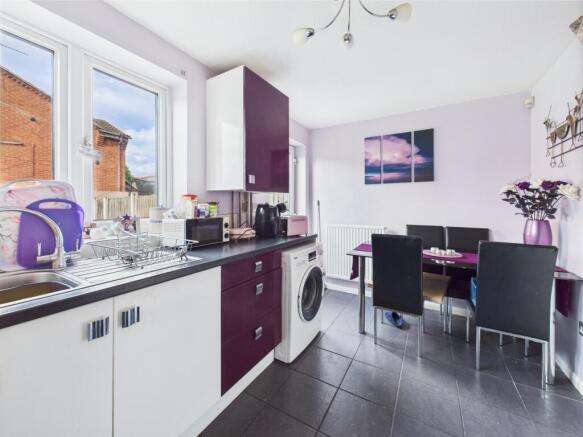 CAM01605G0-PR0985-STILL005