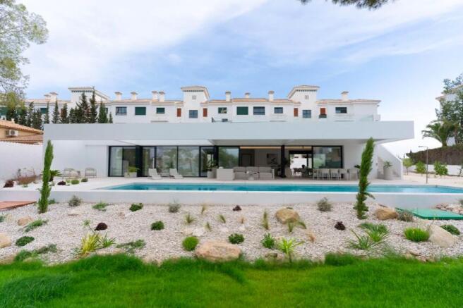 39AE6796-D85E-49F1-A