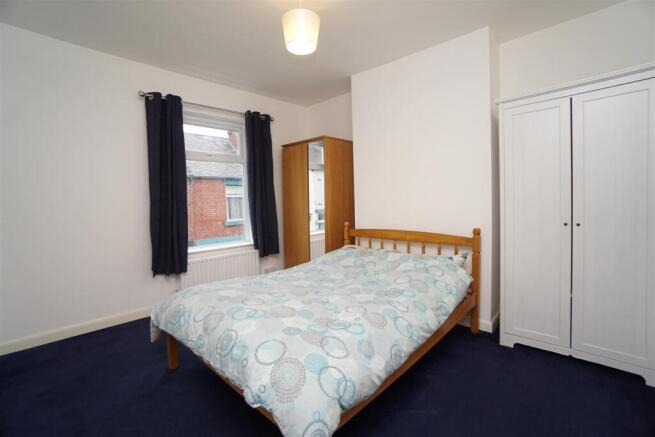 2 bed Terraced to rent Image 5