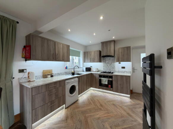 2 bed Semi-Detached for sale Image 5