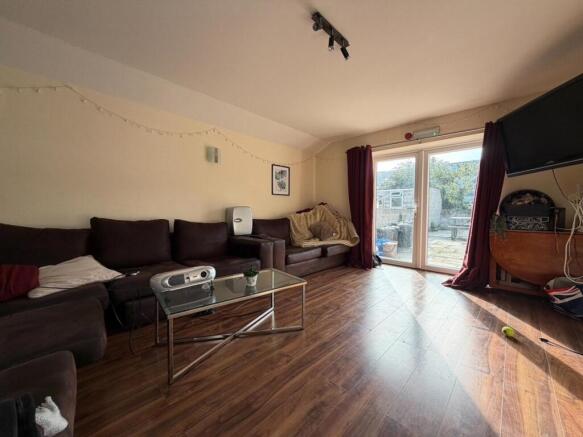 Call 02920 668585 to secure your viewing _5