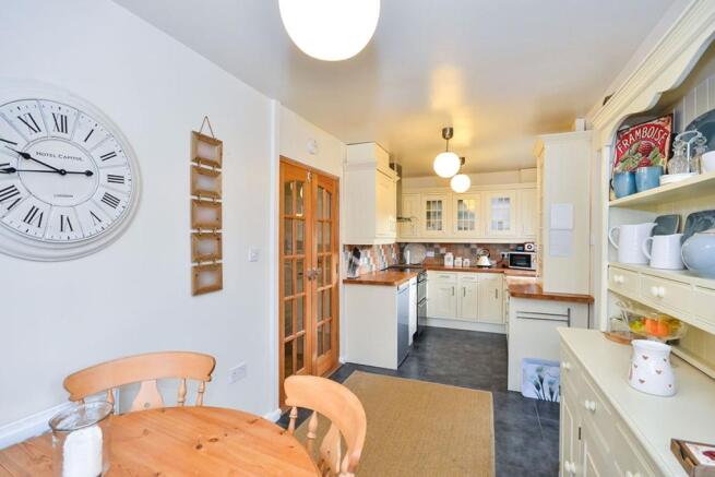 Kitchen / Dining Roo