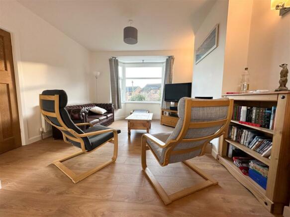 OPEN PLAN FAMILY ROOM