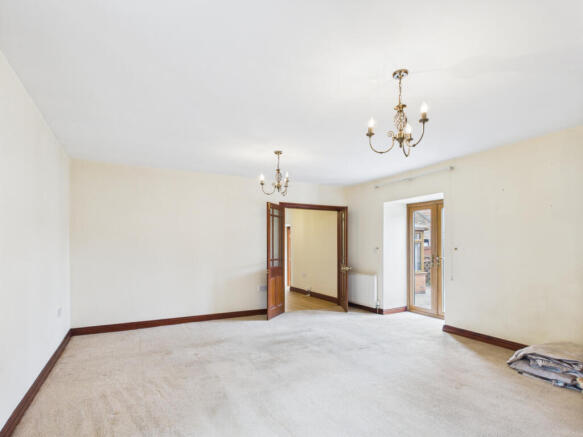 4 bed House to rent Image 8