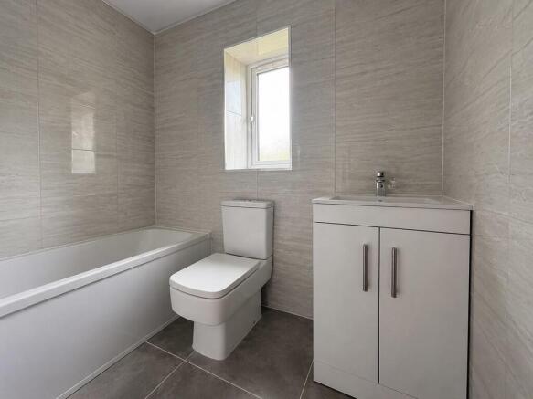 4 bed Detached for sale Image 11