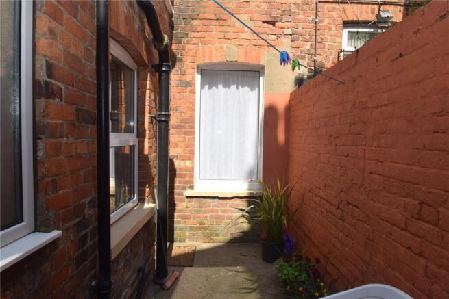 2 bed Terraced to rent Image 10
